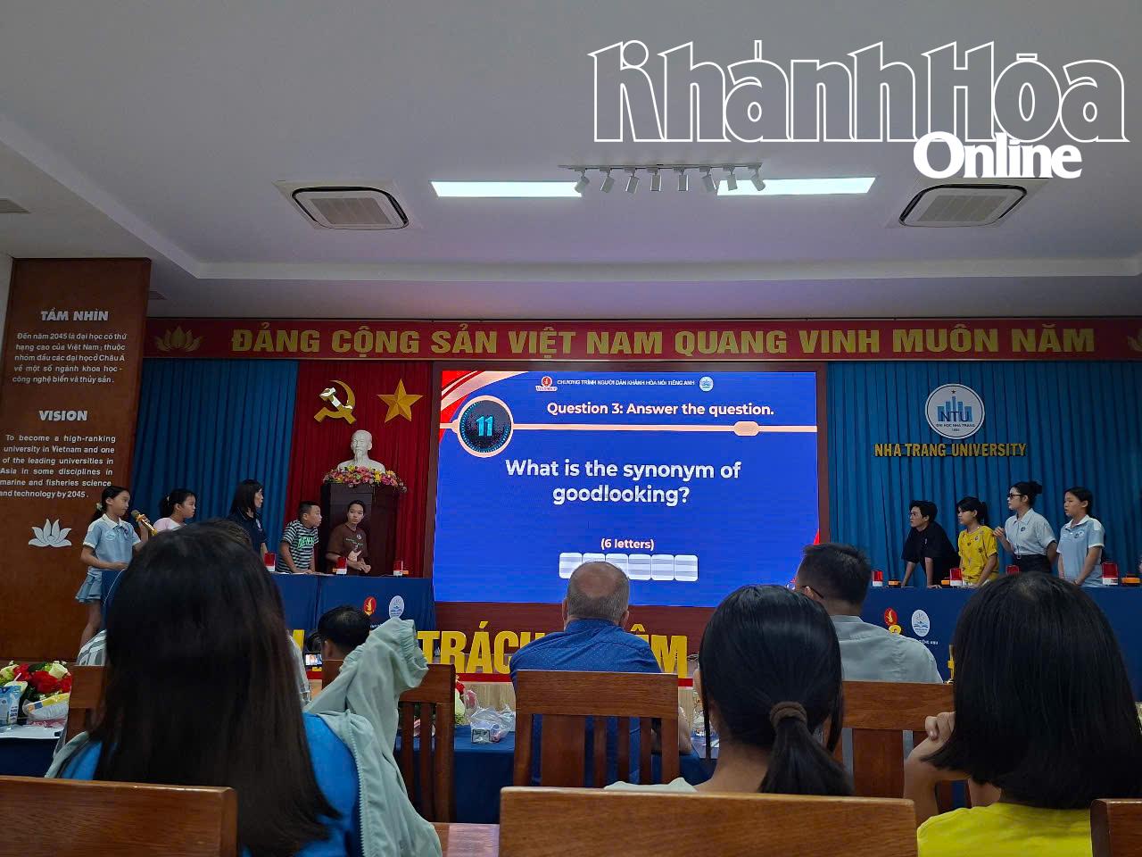 Các thành viên Câu Lạc bộ tiếng Anh chợ Đầm tham gia các cuộc thi
