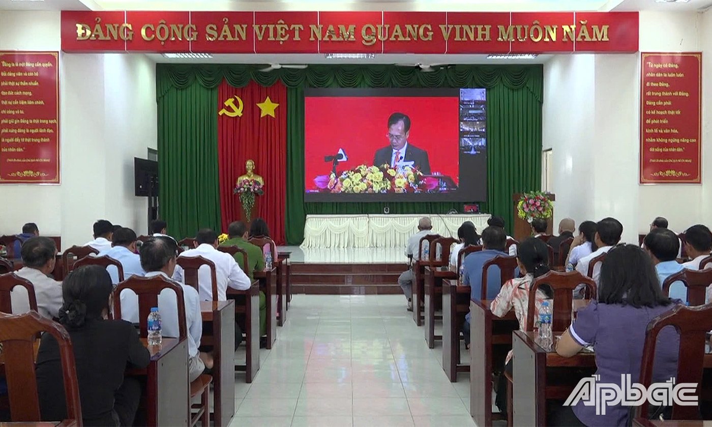 Quang cảnh tại điểm cầu xã Vĩnh Bình