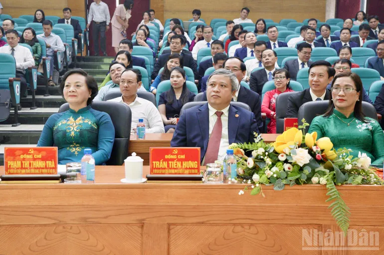 Các đồng chí lãnh đạo Trung ương dự buổi lễ