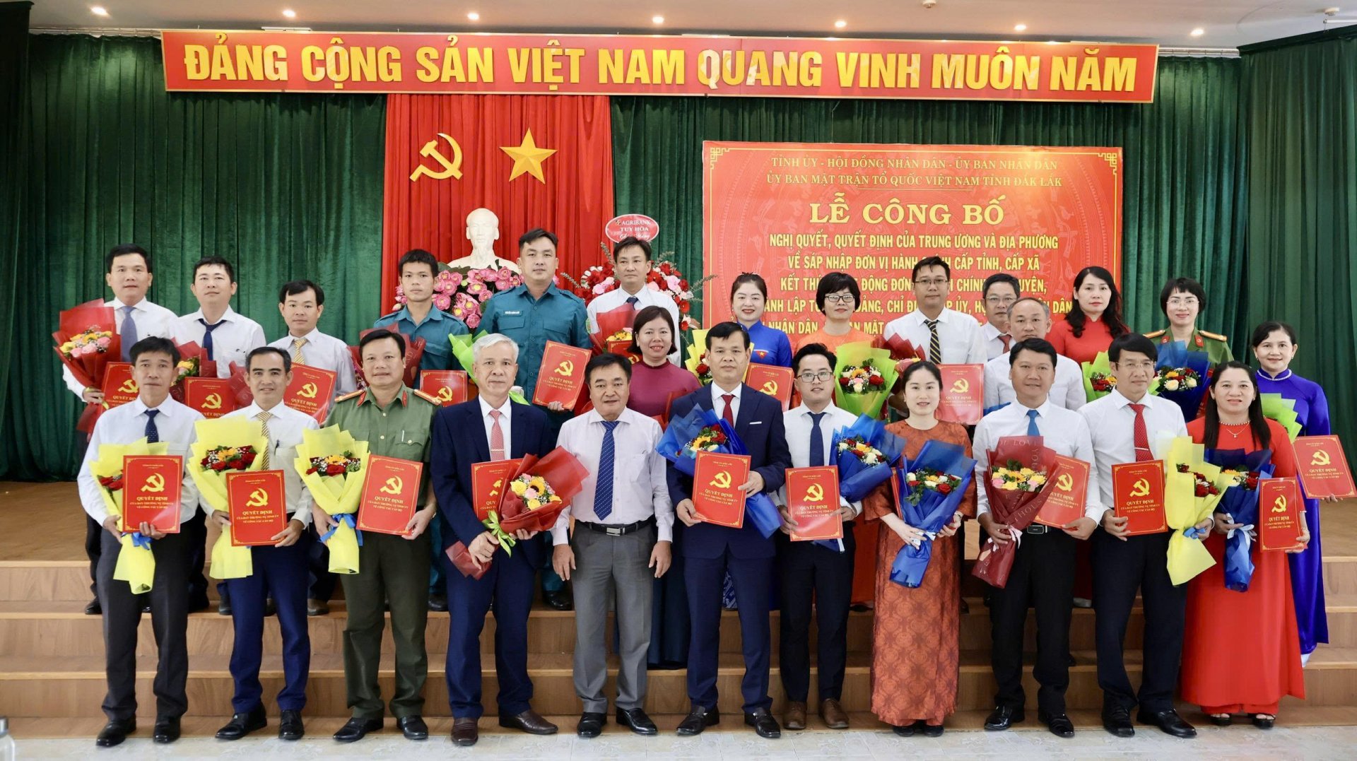 Ra mắt Ban Chấp hành Đảng bộ phường Tuy Hòa nhiệm kỳ 2025-2030. ẢNH: TRANG DIỄM