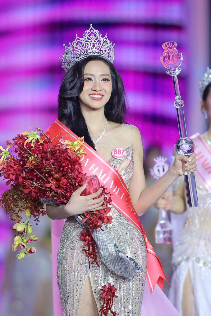 Hai hoa hậu đăng quang trong 2 ngày, cùng học một trường đại học - 1