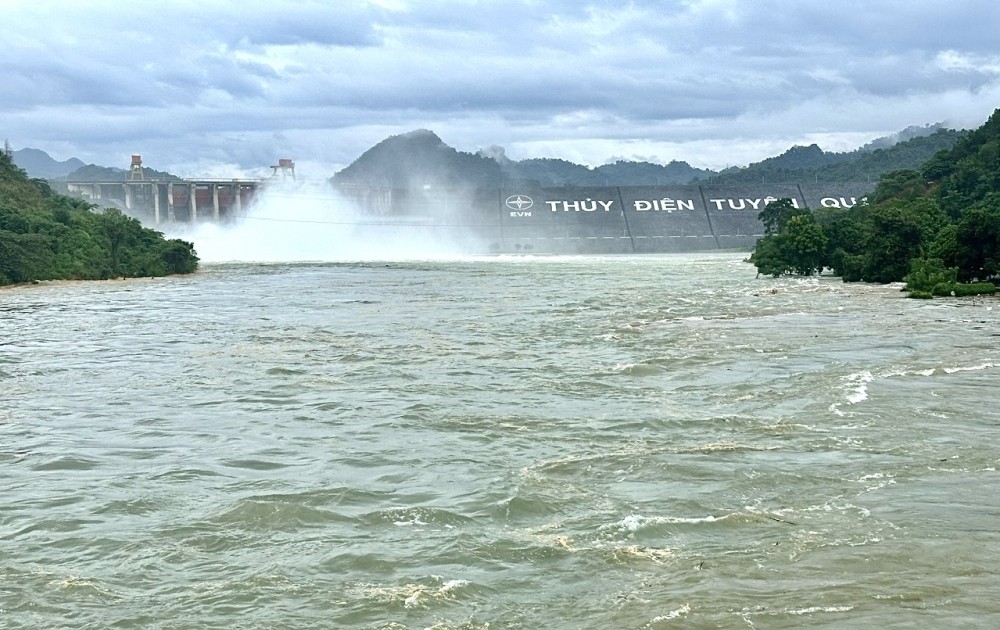 Đóng một cửa xả đáy hồ thủy điện Tuyên Quang từ 18 giờ ngày 30/6