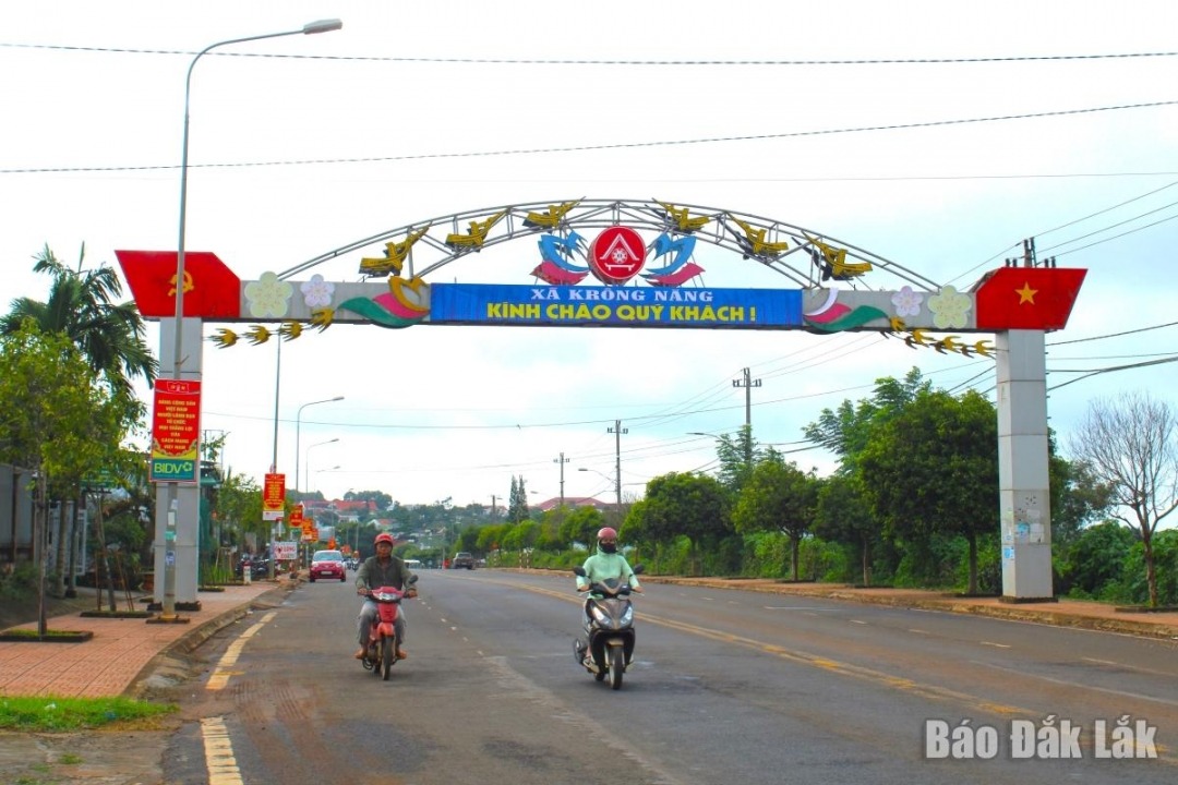 The road leading to Krong Nang commune.