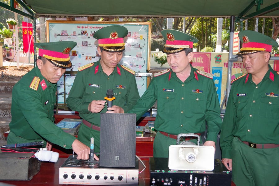 kiem-tra-trang-thiet-bi-phuc-vu-huan-luyen-chuyen-nganh.jpg