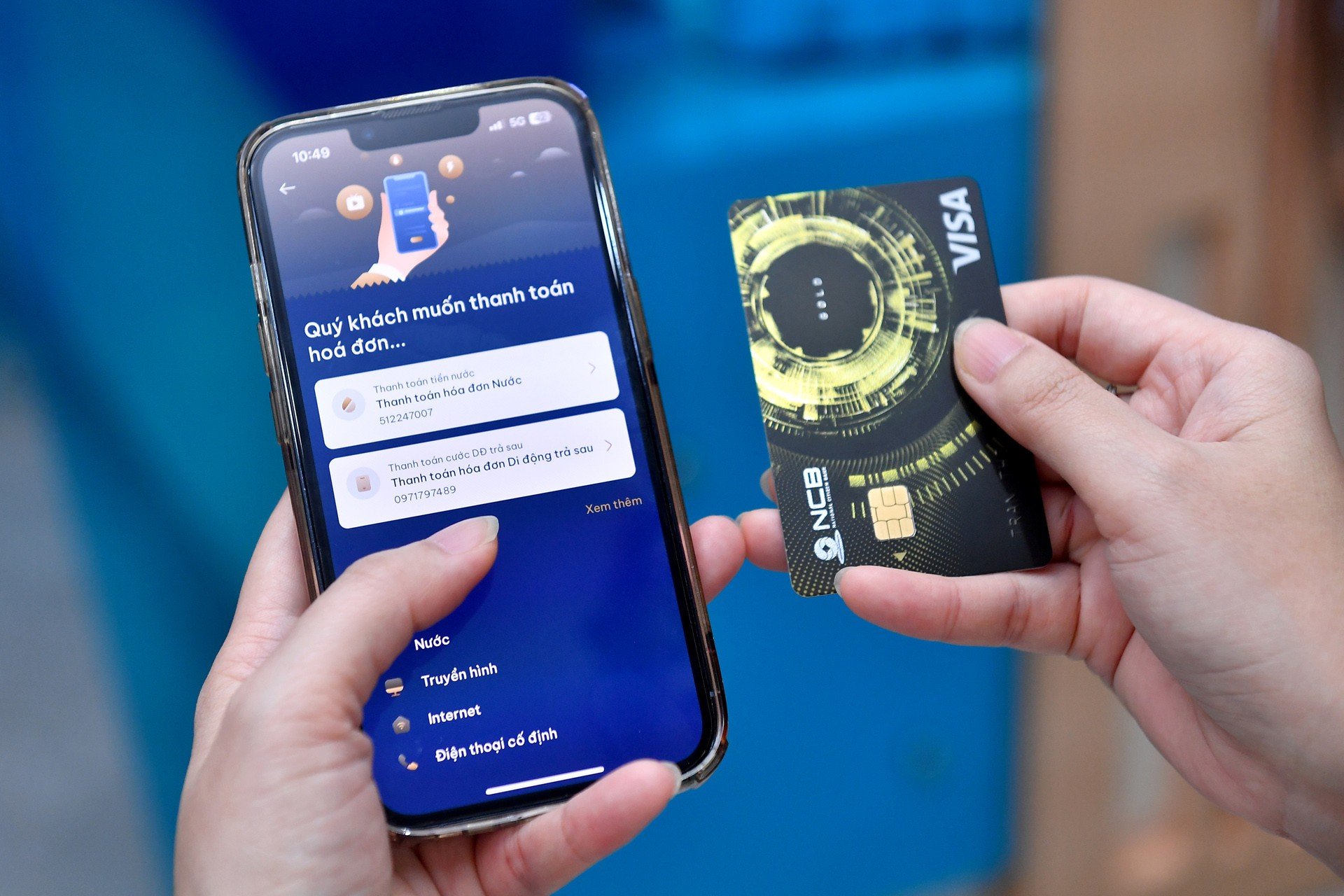 Thẻ công nghệ chip giúp giao dịch của khách hàng được an toàn hơn.