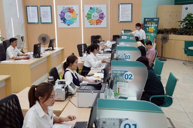 Các ngân hàng áp đảo trong Top 10 về lợi nhuận trên sàn chứng khoán- Ảnh 1.