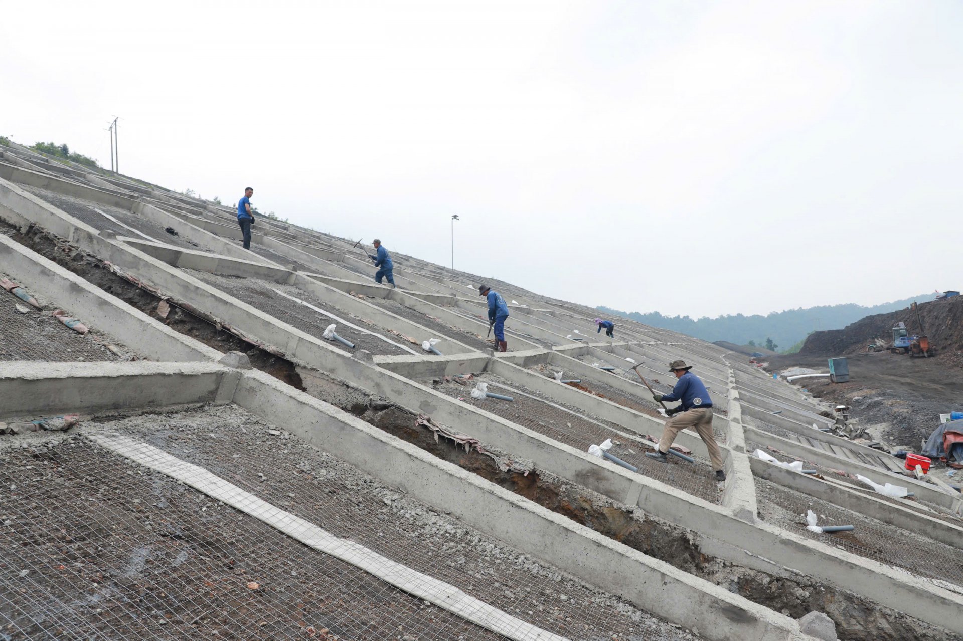 Thi công các hạng mục trên tuyến cao tốc Tuyên Quang - Hà Giang.