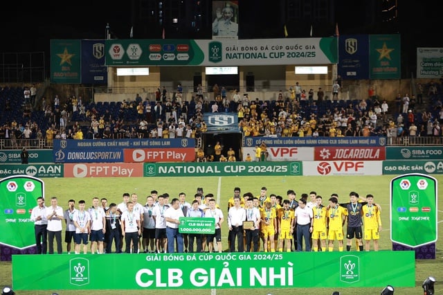 Đội CAHN thắng đậm SLNA 5-0: Vô địch Cúp quốc gia với tiền thưởng 2 tỉ đồng- Ảnh 4.