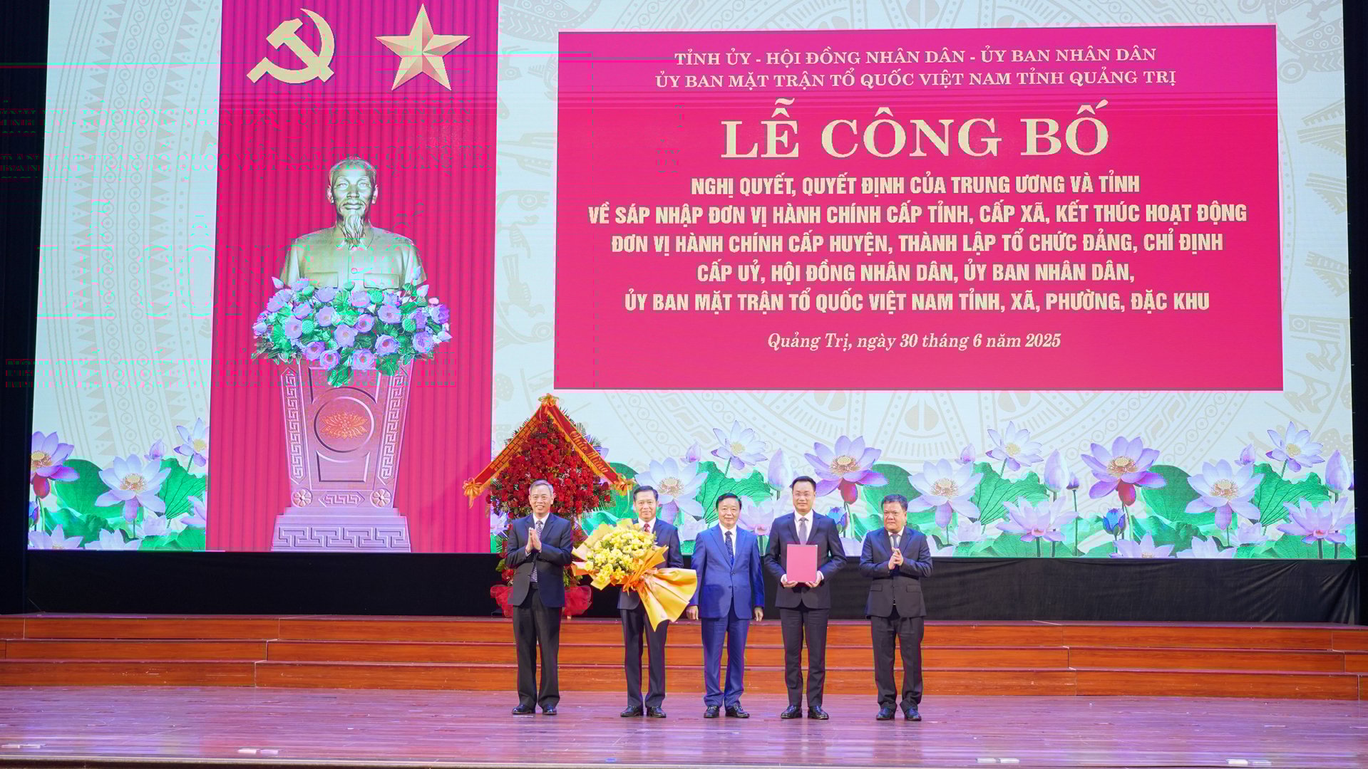 Công bố các nghị quyết, quyết định về sắp xếp đơn vị hành chính các cấp tỉnh Quảng Trị mới
