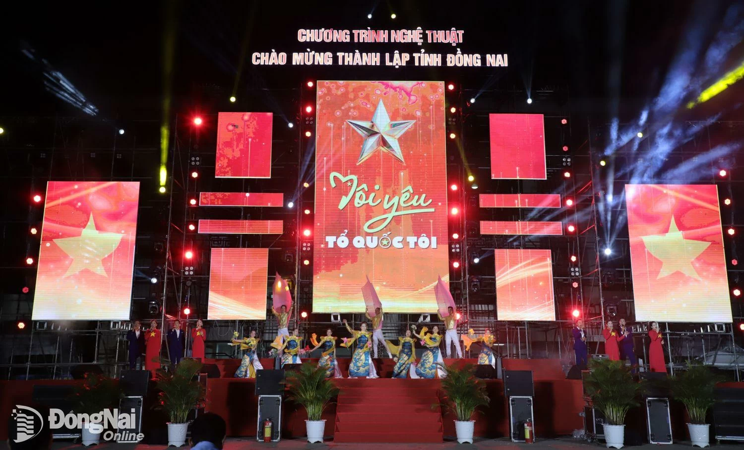 Tiết mục Tôi yêu Tổ quốc tôi. Ảnh: My Ny