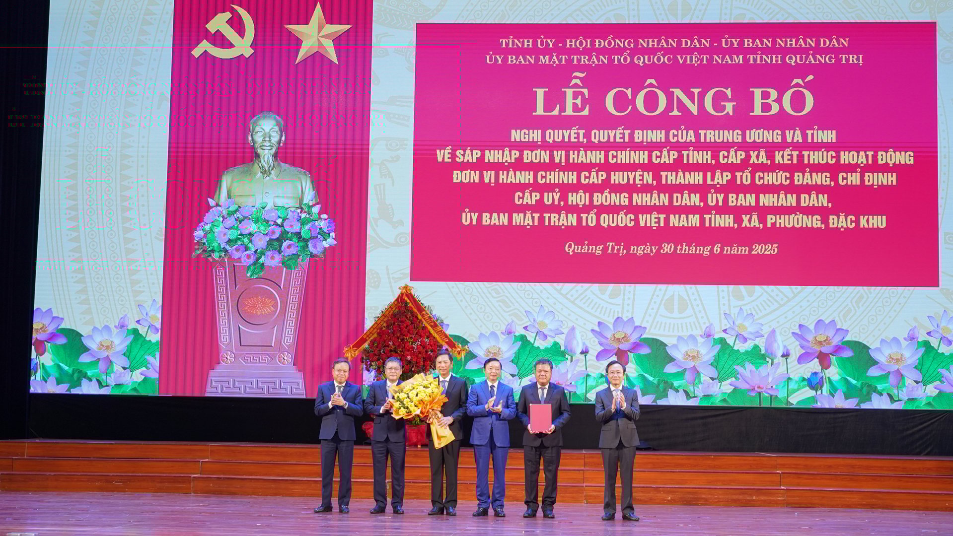 Công bố các nghị quyết, quyết định về sắp xếp đơn vị hành chính các cấp tỉnh Quảng Trị mới
