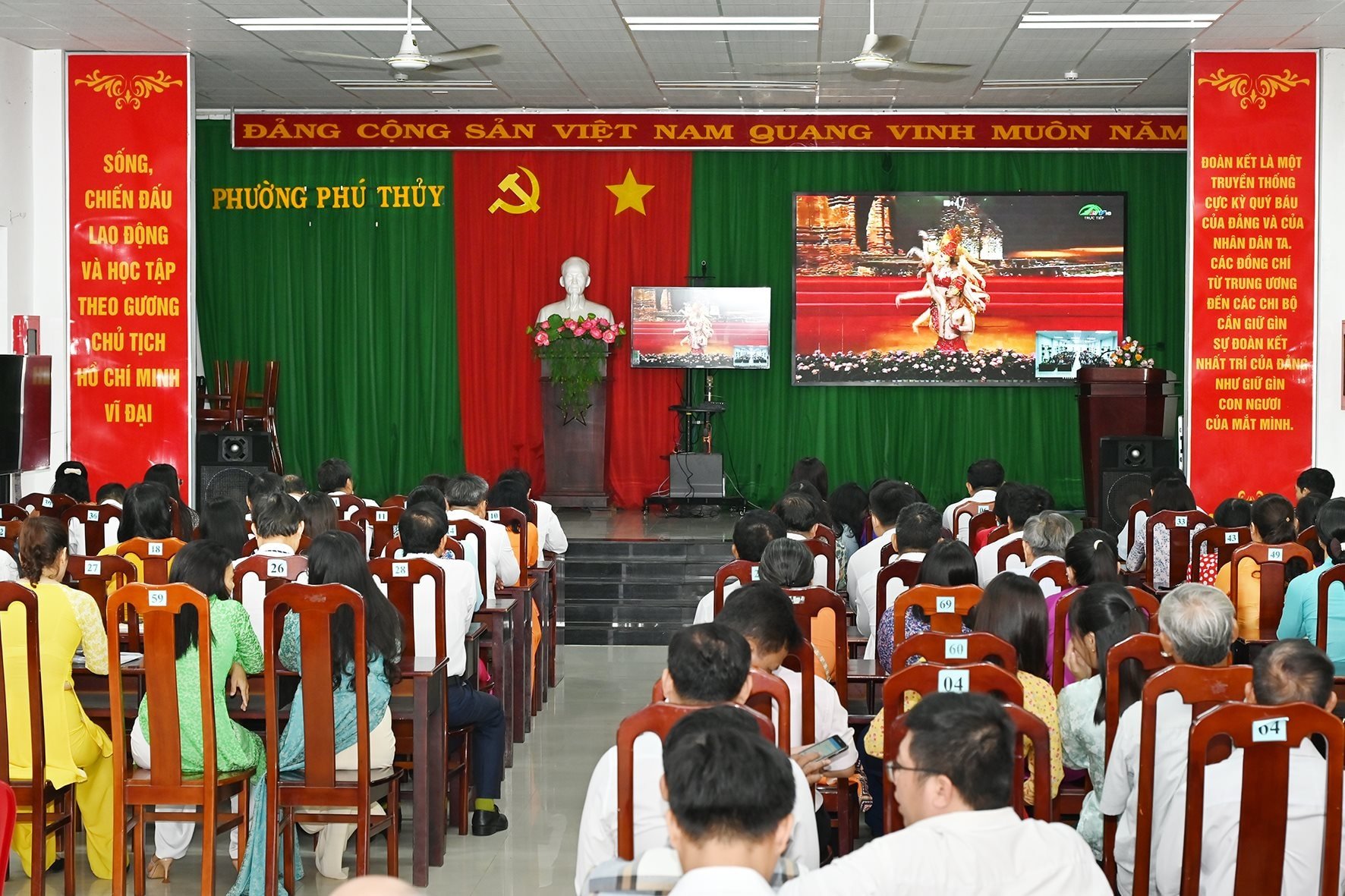 phuong-phu-thuy-1.jpg