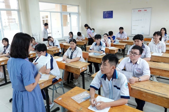 TP.HCM bắt đầu chấm thi tốt nghiệp THPT từ hôm nay - Ảnh 1.