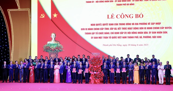 พิธีประกาศมติจัดตั้งเมืองดานัง แต่งตั้งบุคลากรสำคัญ