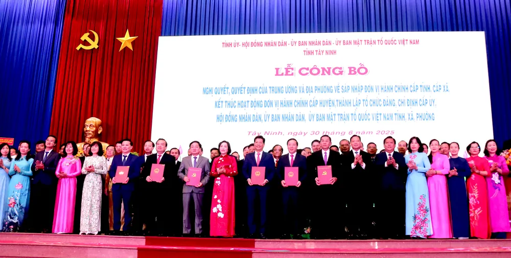 TAY NINH 1.JPG
