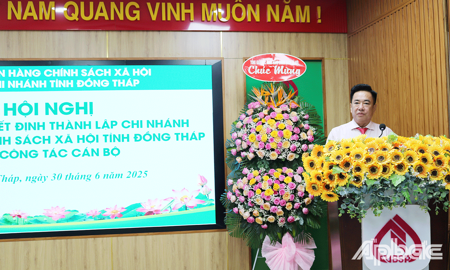 đồng chí Huỳnh Văn Thuận, Phó Tổng Giám đốc NHCSXH