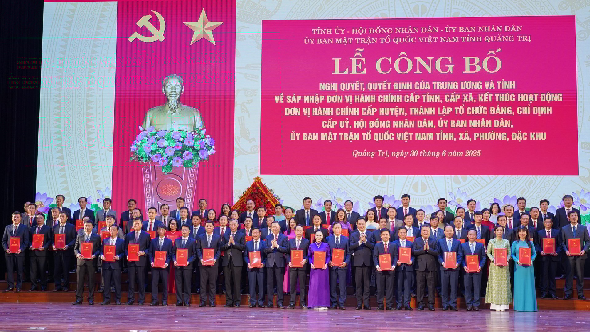 Công bố các nghị quyết, quyết định về sắp xếp đơn vị hành chính các cấp tỉnh Quảng Trị mới