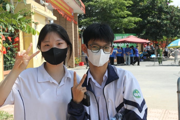 Thi tốt nghiệp THPT 2025: Thí sinh hào hứng với đề Ngữ văn đậm tính thời sự- Ảnh 3.