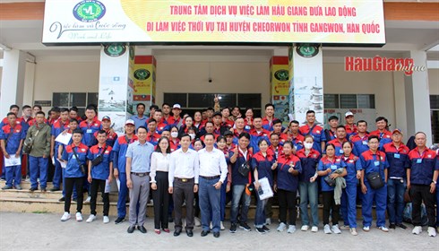 ក្នុង​រយៈពេល​ជិត​៥​ឆ្នាំ​នេះ ខេត្ត​ទាំង​មូល​បាន​បញ្ជូន​ពលករ​ទៅ​ធ្វើ​ការ​នៅ​បរទេស​ចំនួន​២.៤៥០​នាក់ ។