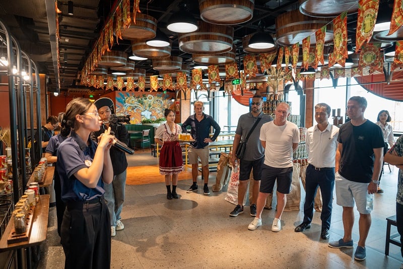 Ba huyền thoại bóng đá Michael Owen, Ryan Giggs, Paul Scholes trải nghiệm Ba Na Hills