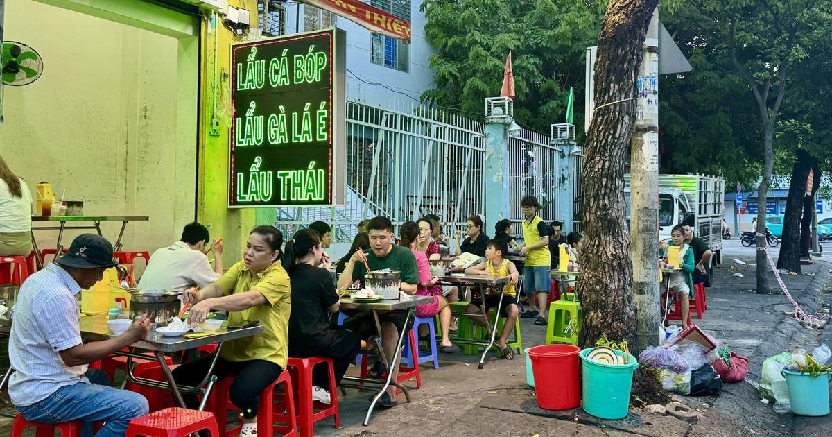 แขวงเกียนห์มีถนนอาหาร Van Kiep และตลาด Ba Chieu ก็เป็นจุดหมายที่ไม่ควรพลาด