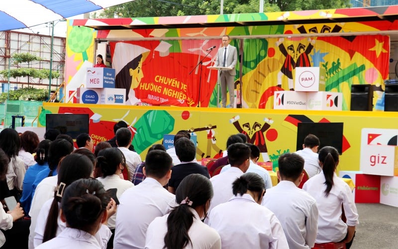 Chuyến xe hướng nghiệp Đức: Kết nối cơ hội nghề nghiệp và văn hóa Việt - Đức
