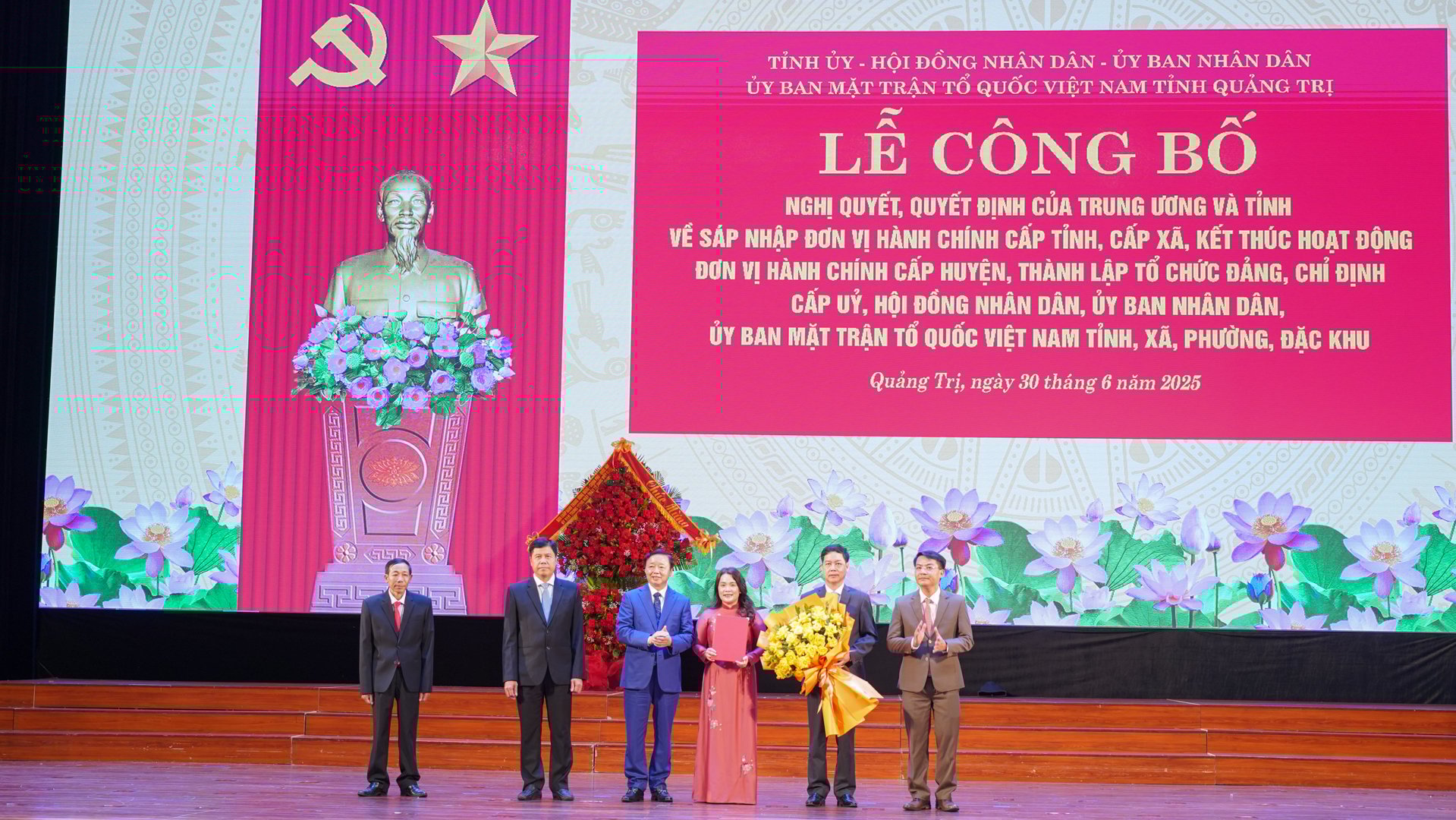 Công bố các nghị quyết, quyết định về sắp xếp đơn vị hành chính các cấp tỉnh Quảng Trị mới