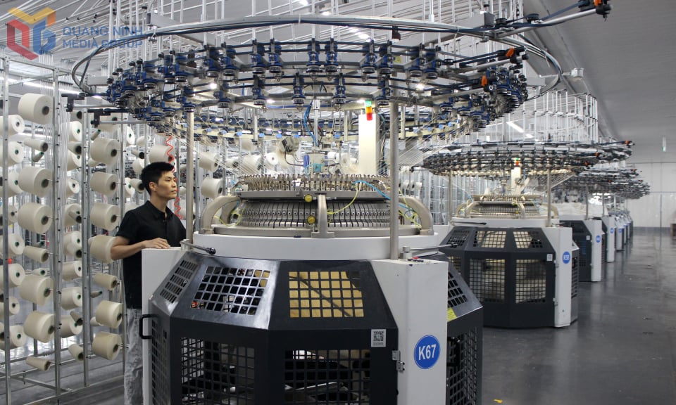 Sản xuất sản phẩm dệt may tại KCN Hải Hà. Ảnh: Mạnh Trường