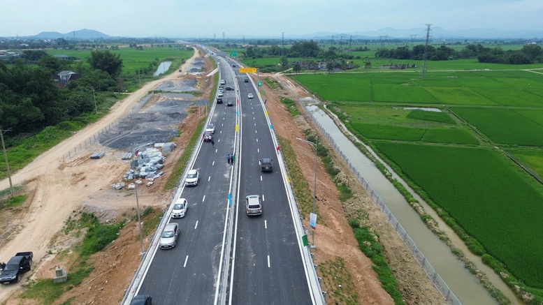 Đề xuất phương án thu phí 13 tuyến cao tốc hoàn thành trong năm 2025- Ảnh 1.