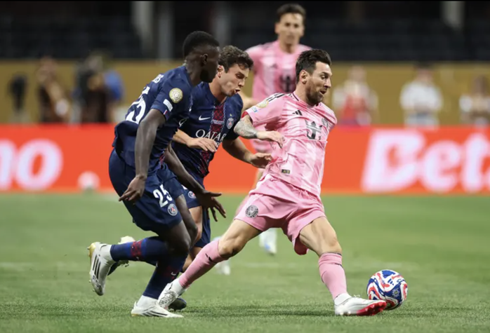 Đội bóng của Messi thảm bại, PSG mạnh mẽ vào tứ kết FIFA Club World Cup- Ảnh 1.