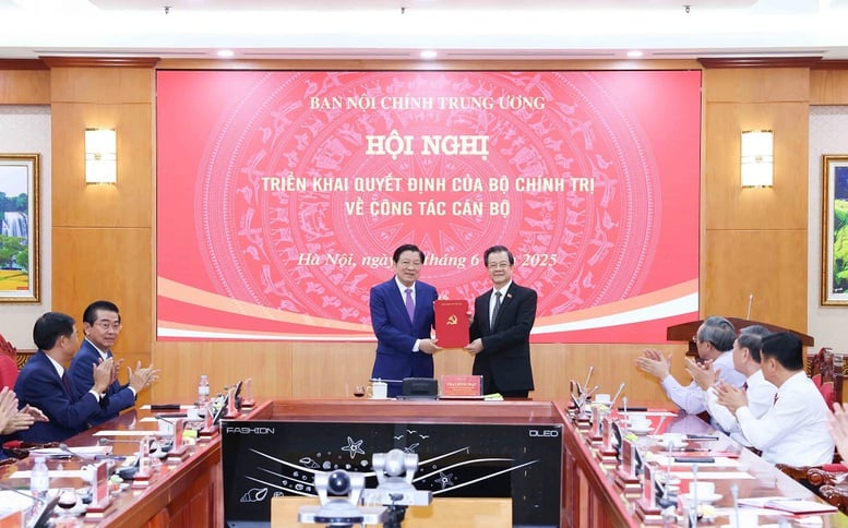 Trao Quyết định của Bộ Chính trị điều động, bổ nhiệm Phó Trưởng Ban Nội chính Trung ương- Ảnh 1.