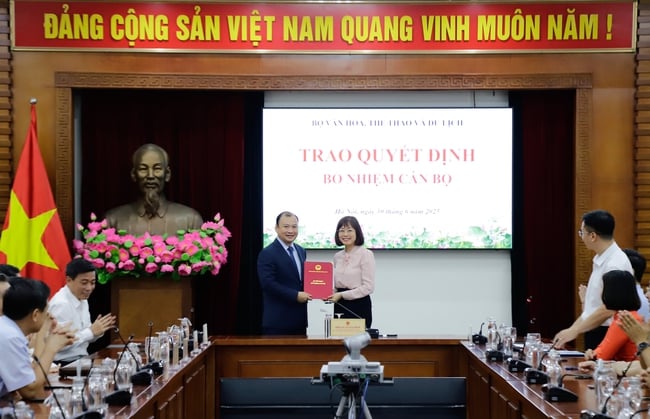 Bổ nhiệm Phó Cục trưởng Cục Du lịch Quốc gia Việt Nam và Phó Vụ trưởng Vụ Kế hoạch Tài chính, Bộ VHTTDL - Ảnh 1.