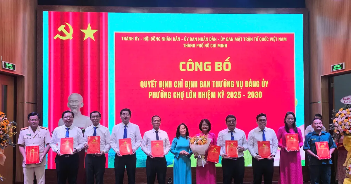 Enthousiasmé par la cérémonie d'annonce de la création de nouveaux quartiers à Ho Chi Minh-Ville
