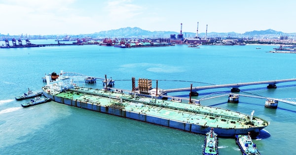 Triển vọng kinh tế toàn cầu 6 tháng cuối năm 2025: Tăng trưởng mong manh trong sóng gió