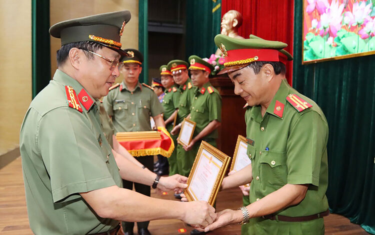 Trách nhiệm, gương mẫu trong điều tra, phá án
