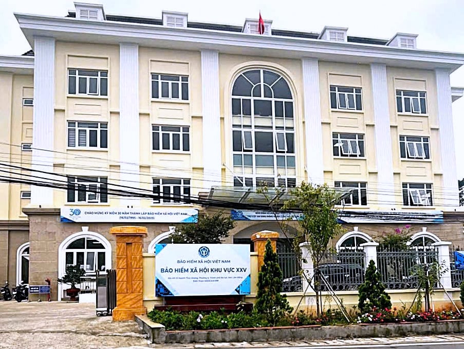 -	Trụ sở Bảo hiểm xã hội khu vực XXV 
Địa chỉ: Số 31 Huỳnh Thúc Kháng, phường Xuân Hương - Đà Lạt, tỉnh Lâm Đồng
