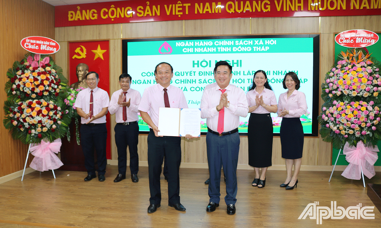 Quyết định của Hội đồng quản trị và Tổng Giám đốc NHCSXH về việc thành lập Chi nhánh NHCSXH tỉnh Đồng Tháp 