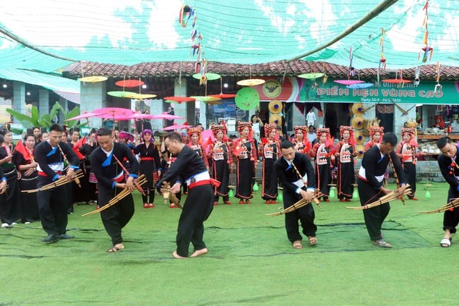 Về Làng Văn hóa - Du lịch các dân tộc Việt Nam trải nghiệm nét văn hóa truyền thống - Ảnh 1.