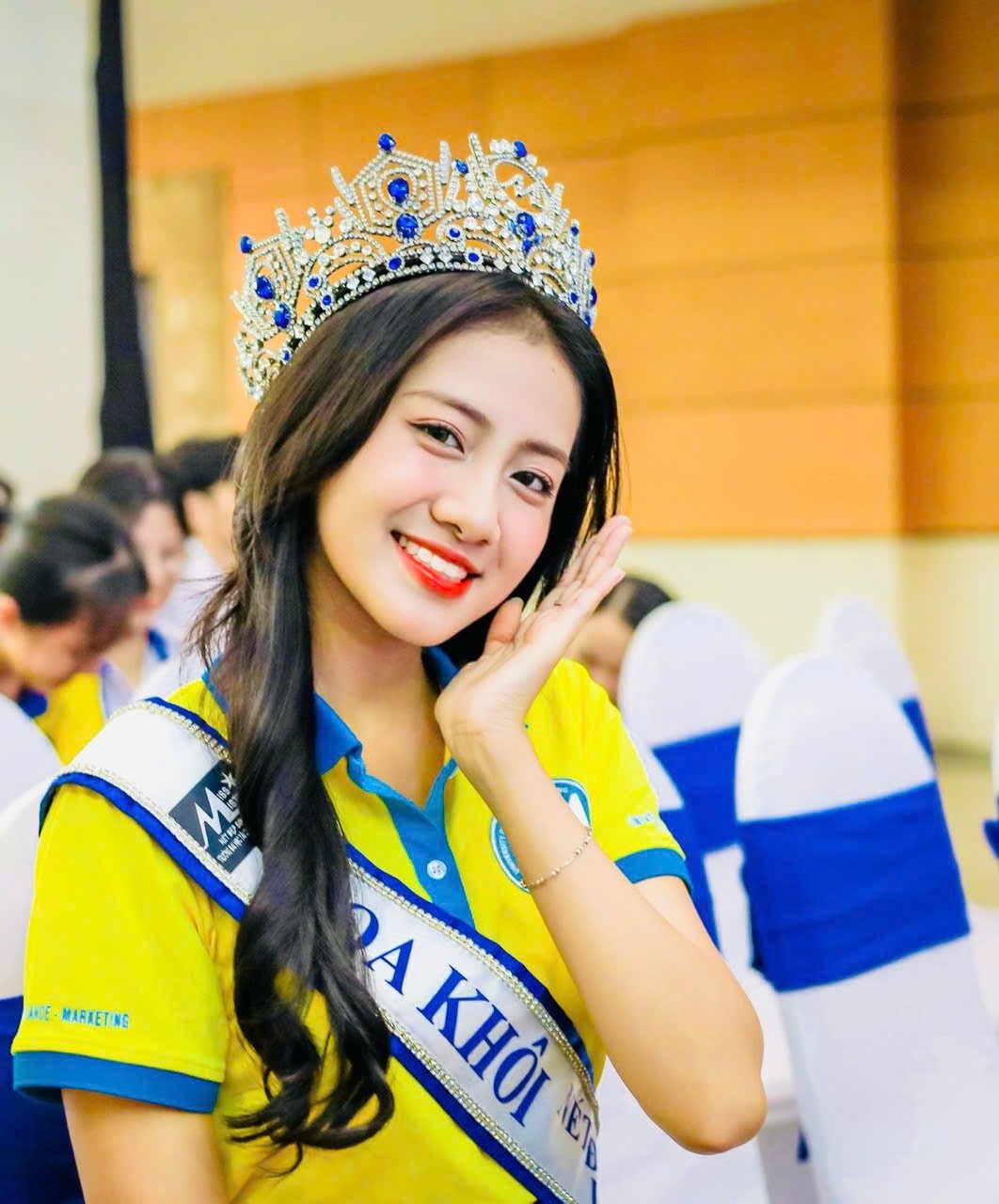Hai hoa hậu đăng quang trong 2 ngày, cùng học một trường đại học - 4