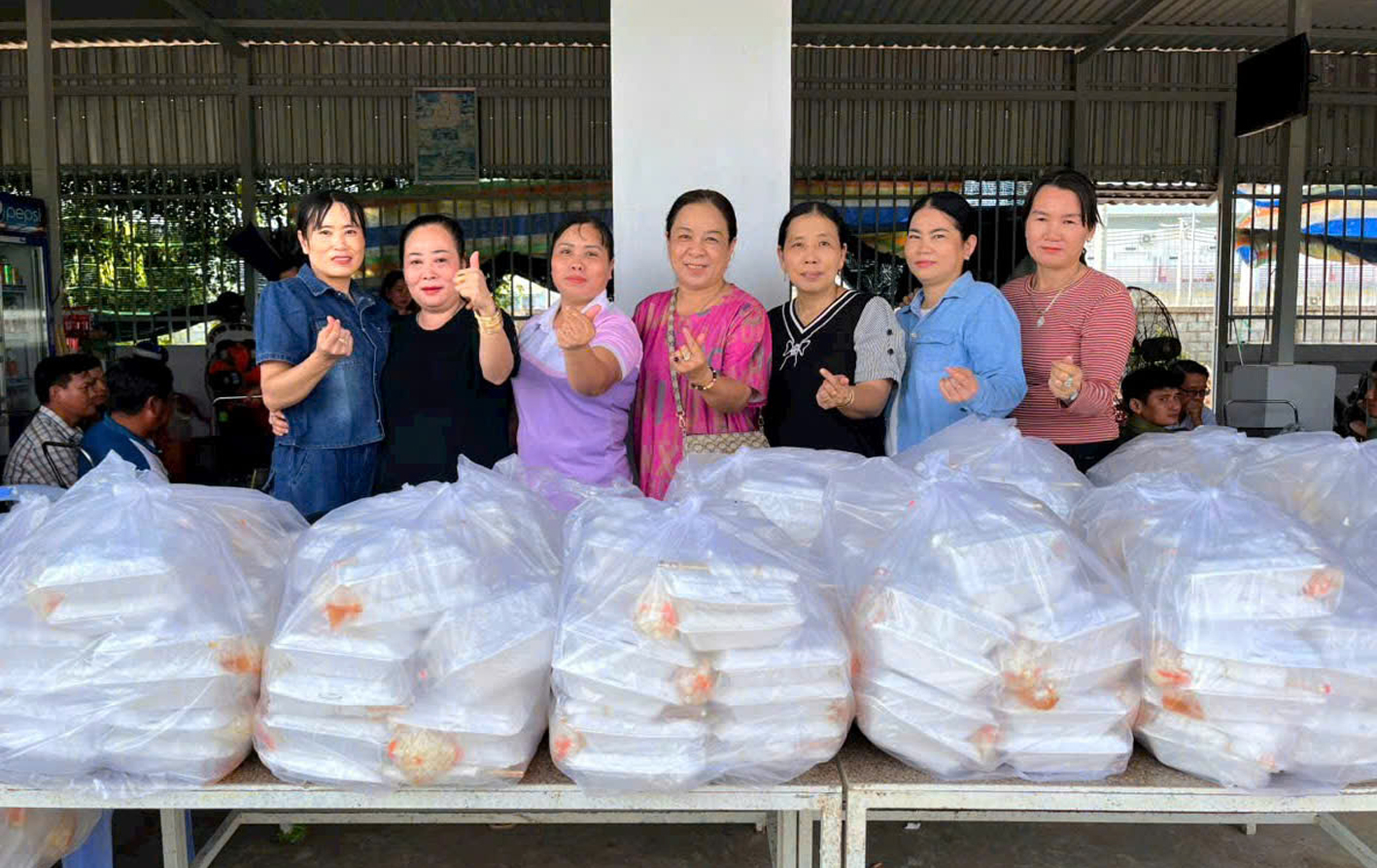 Trao yêu thương bằng những điều tử tế