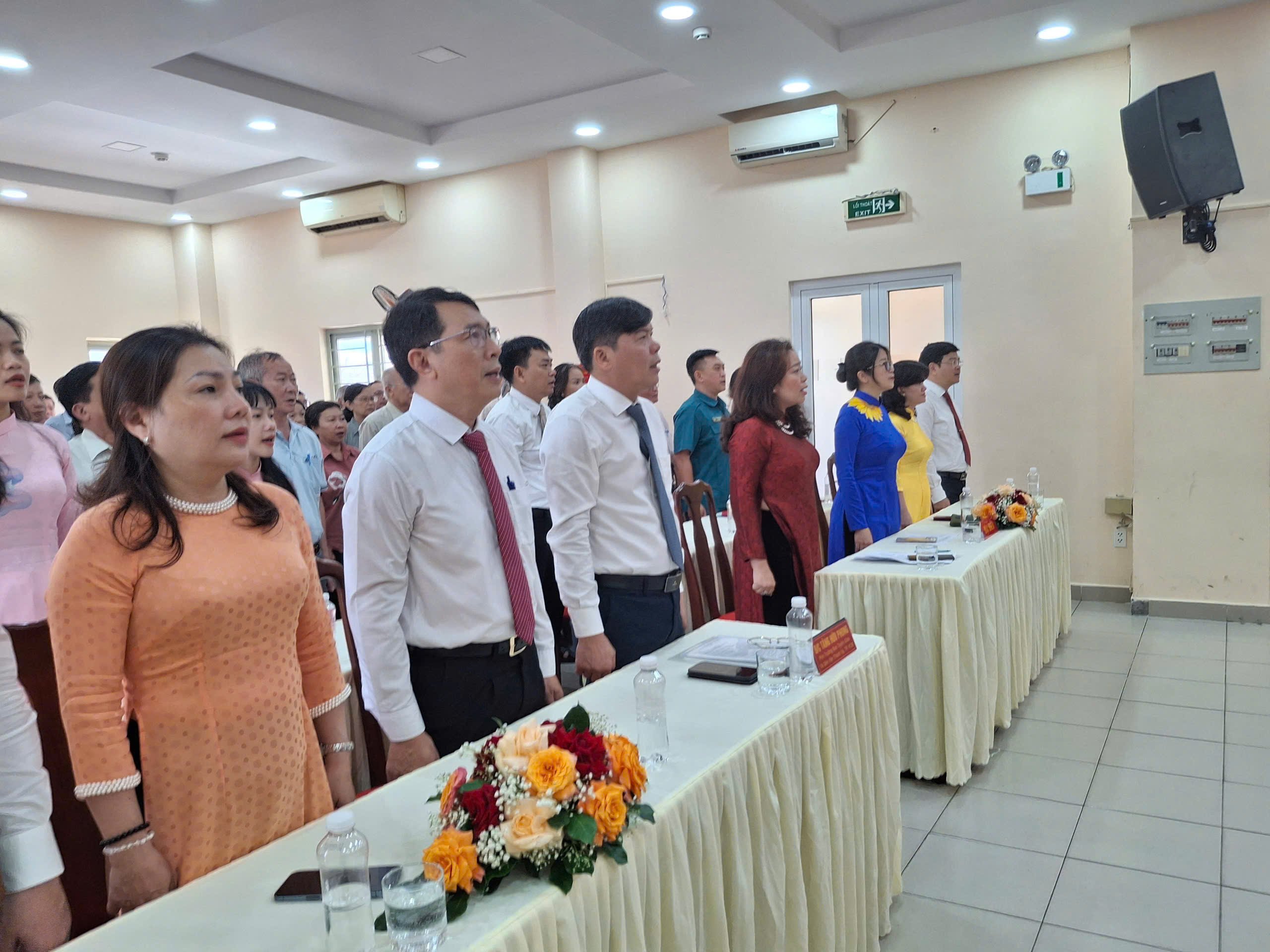 Cảm xúc đặc biệt của người dân TP HCM trong ngày trọng đại - Ảnh 11.