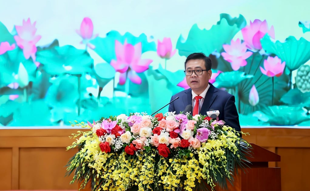 Đồng chí Hoàng Bá Nam, Ủy viên BCH Đảng bộ tỉnh, Bí thư phường Hạ Long, phát biểu nhận nhiệm vụ.