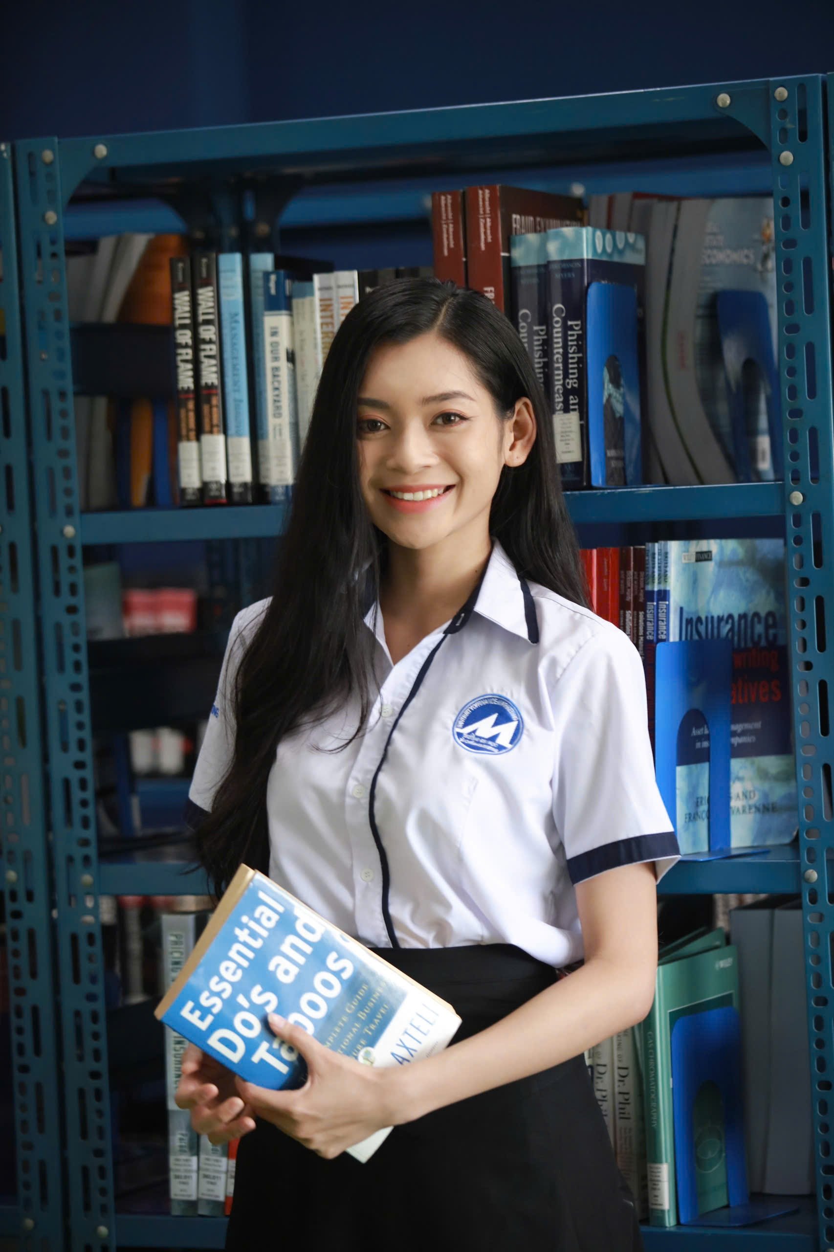 Hai hoa hậu đăng quang trong 2 ngày, cùng học một trường đại học - 8