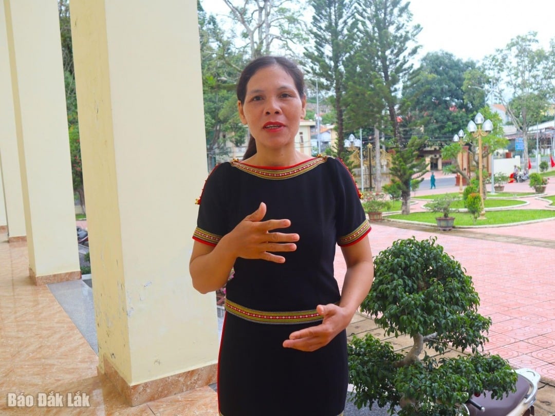 លោកស្រី H Long Kbur លេខាបក្សភូមិ Dong Krieng (ទីរួមខេត្ត Lien Son ស្រុក Lak (ចាស់)) បានសម្តែងនូវក្តីប្រាថ្នាចំពោះការបណ្តុះបណ្តាលវិជ្ជាជីវៈ និងគោលនយោបាយបង្កើតការងារសម្រាប់ជនជាតិភាគតិច ជាពិសេសជនជាតិ Mnong និយាយរួម។