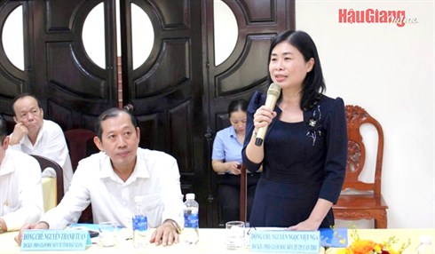새로운 상황에서 보험 정책을 홍보하는 데 있어 유연하고 창의적입니다.
