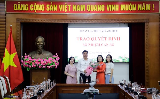 Bổ nhiệm Phó Cục trưởng Cục Du lịch Quốc gia Việt Nam và Phó Vụ trưởng Vụ Kế hoạch Tài chính, Bộ VHTTDL - Ảnh 7.