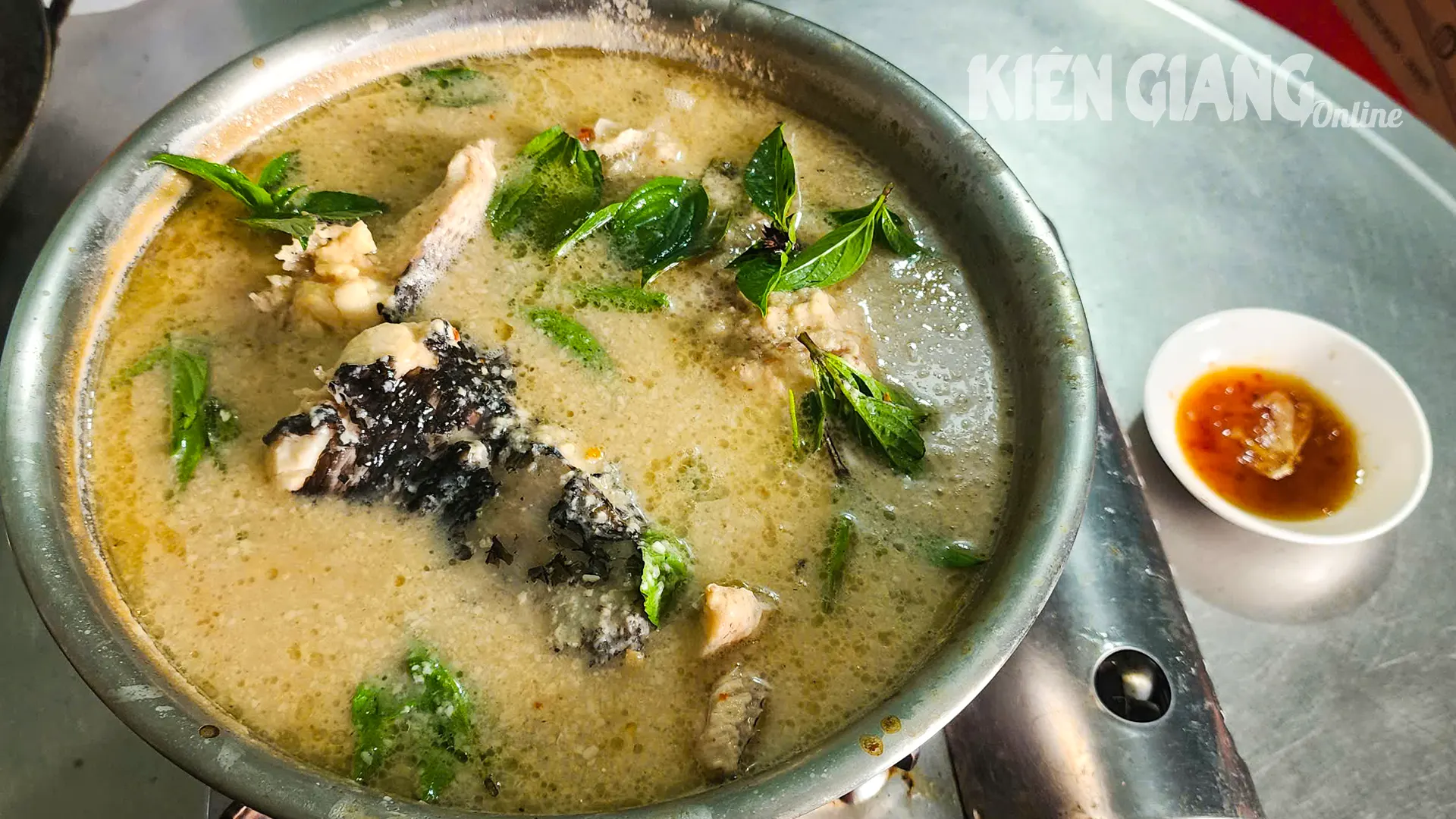 ត្រីងៀតស្ងោរឆ្ងាញ់ជាមួយដំបែ