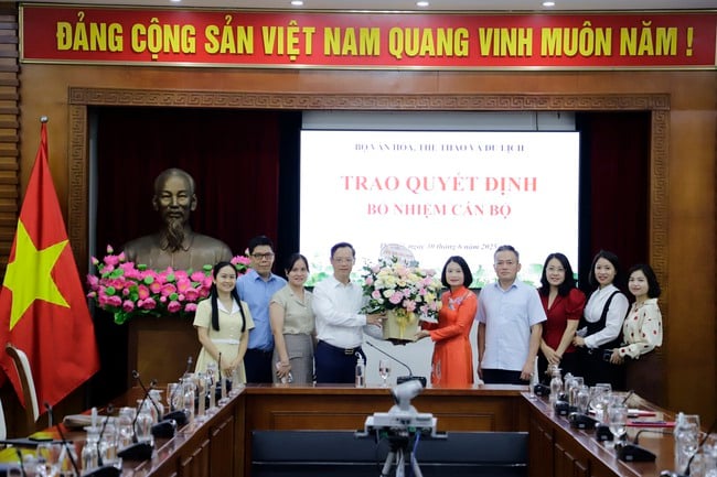 Bổ nhiệm Phó Cục trưởng Cục Du lịch Quốc gia Việt Nam và Phó Vụ trưởng Vụ Kế hoạch Tài chính, Bộ VHTTDL - Ảnh 8.