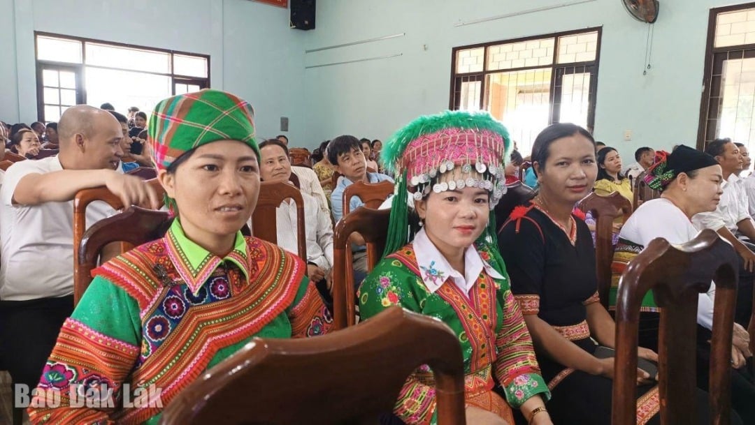Los habitantes de la comuna de Cu Pui estaban emocionados de asistir a la ceremonia de anuncio de la nueva unidad administrativa.