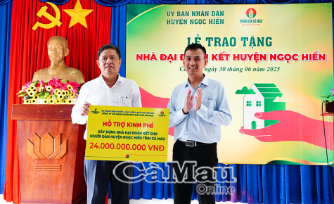 ពិធីសម្ពោធ និងប្រគល់ផ្ទះចំនួន ៣០០ខ្នង នៅឃុំ Phan Ngoc Hien